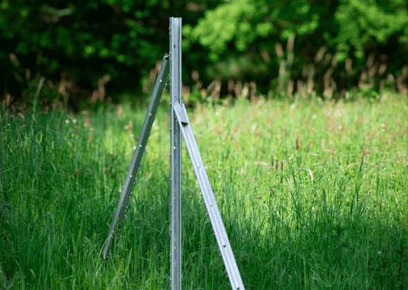 Montierte Z-EH® Eckstrebe mit Enne Verbinder im Zaunbau