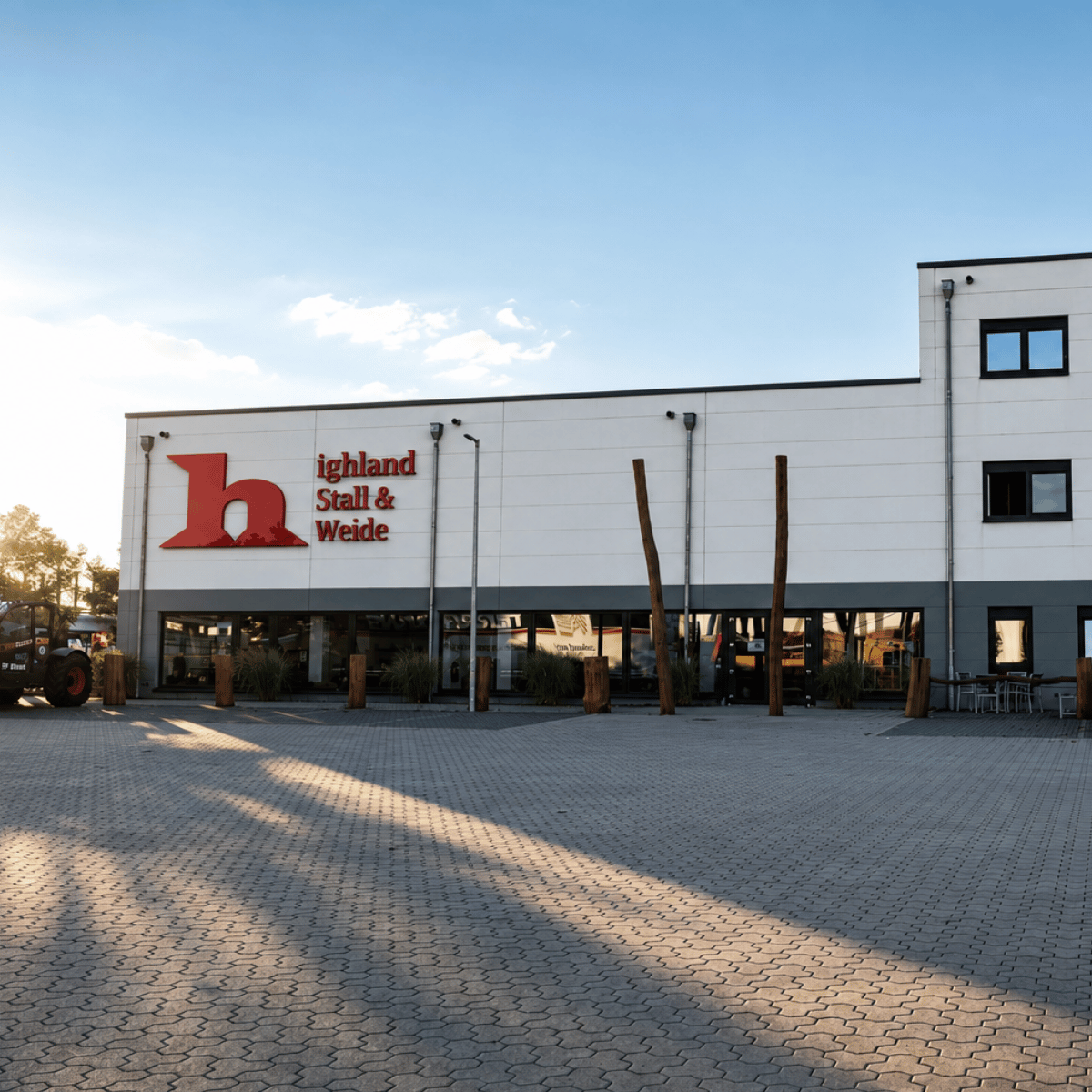 Firmengebäude von Highland Stall & Weide mit Firmenlogo